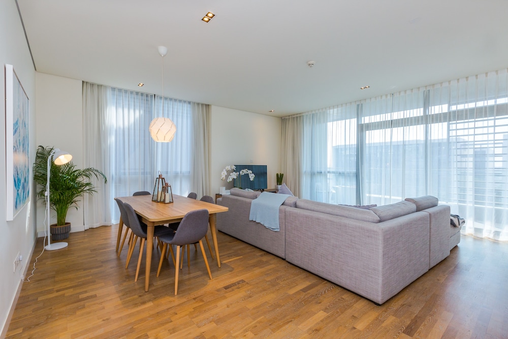 City Walk 6 By Fam Living