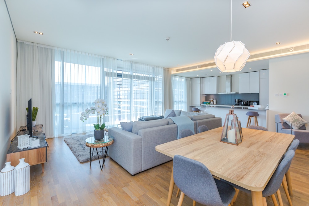 City Walk 6 By Fam Living