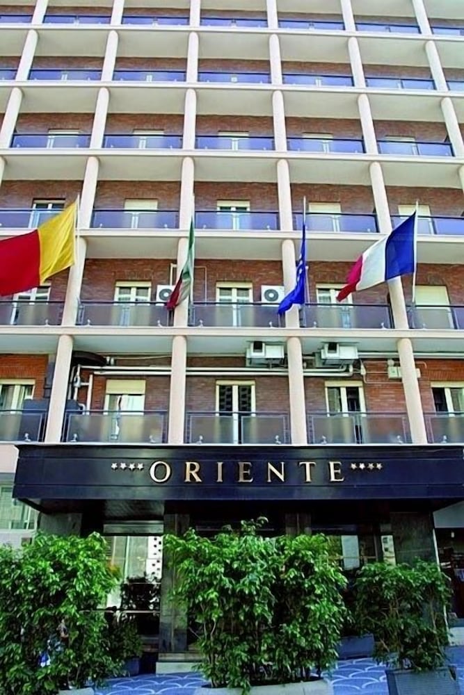 Hotel Grand Hotel Oriente, Italien, Neapel. Großes 307