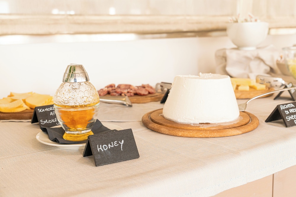 Hotel Mercure Olbia, Italien, Olbia. Großes 566