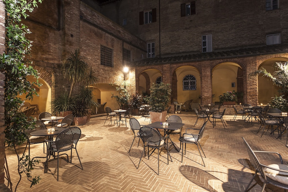 Hotel Il Chiostro Del Carmine, Italien, Siena. Großes 236