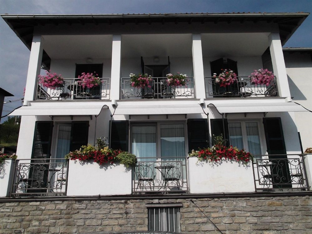 Miralago B&B and Apartments