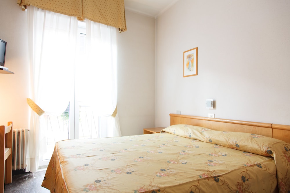 HOTEL ROSA