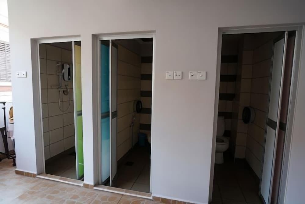 Thirty Three Stewart Houze