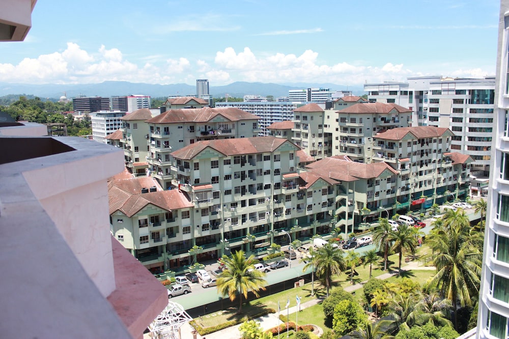 Marina Court Resort Condominium