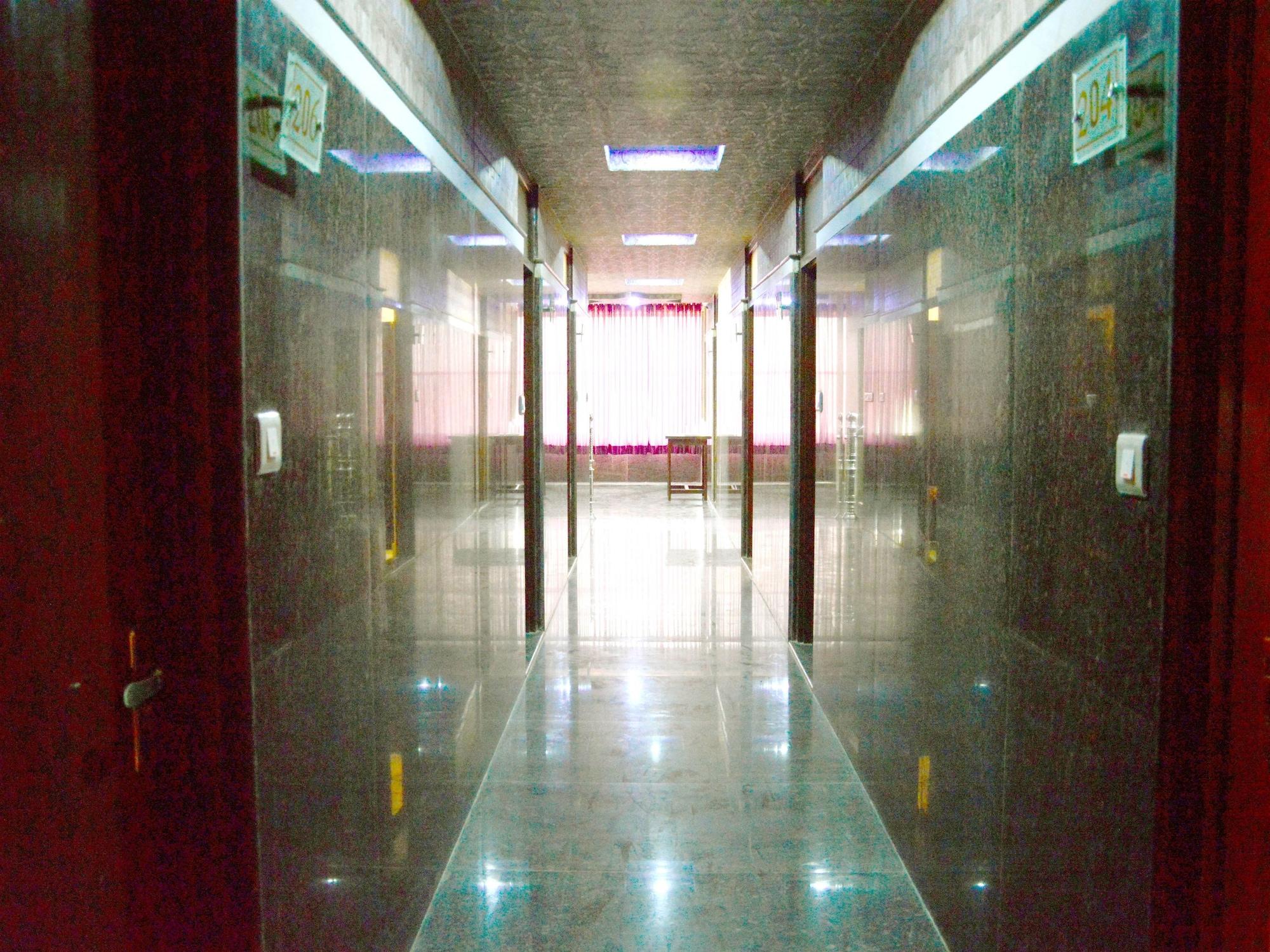OYO 12849 Hotel Akshay