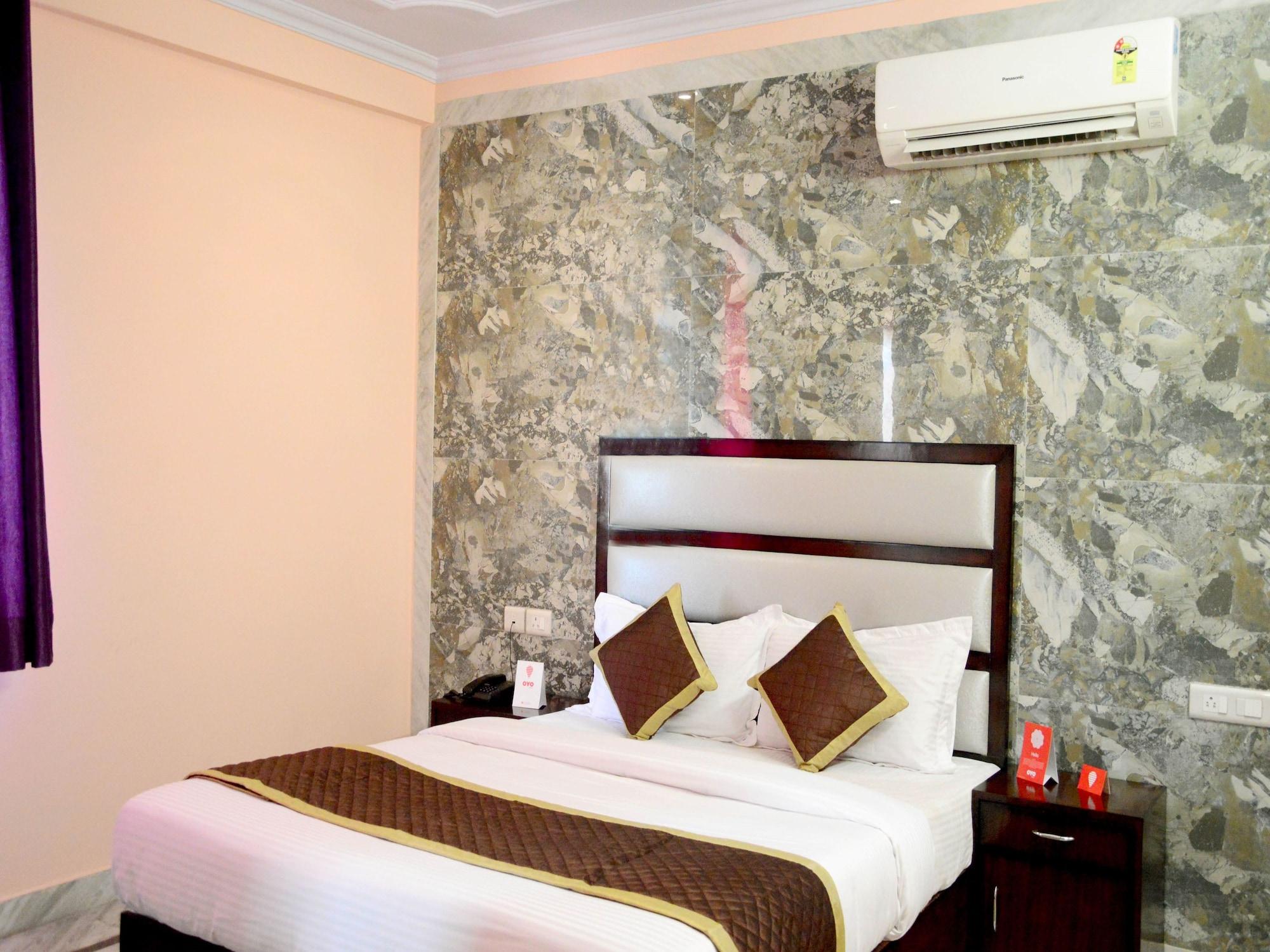 OYO 12849 Hotel Akshay