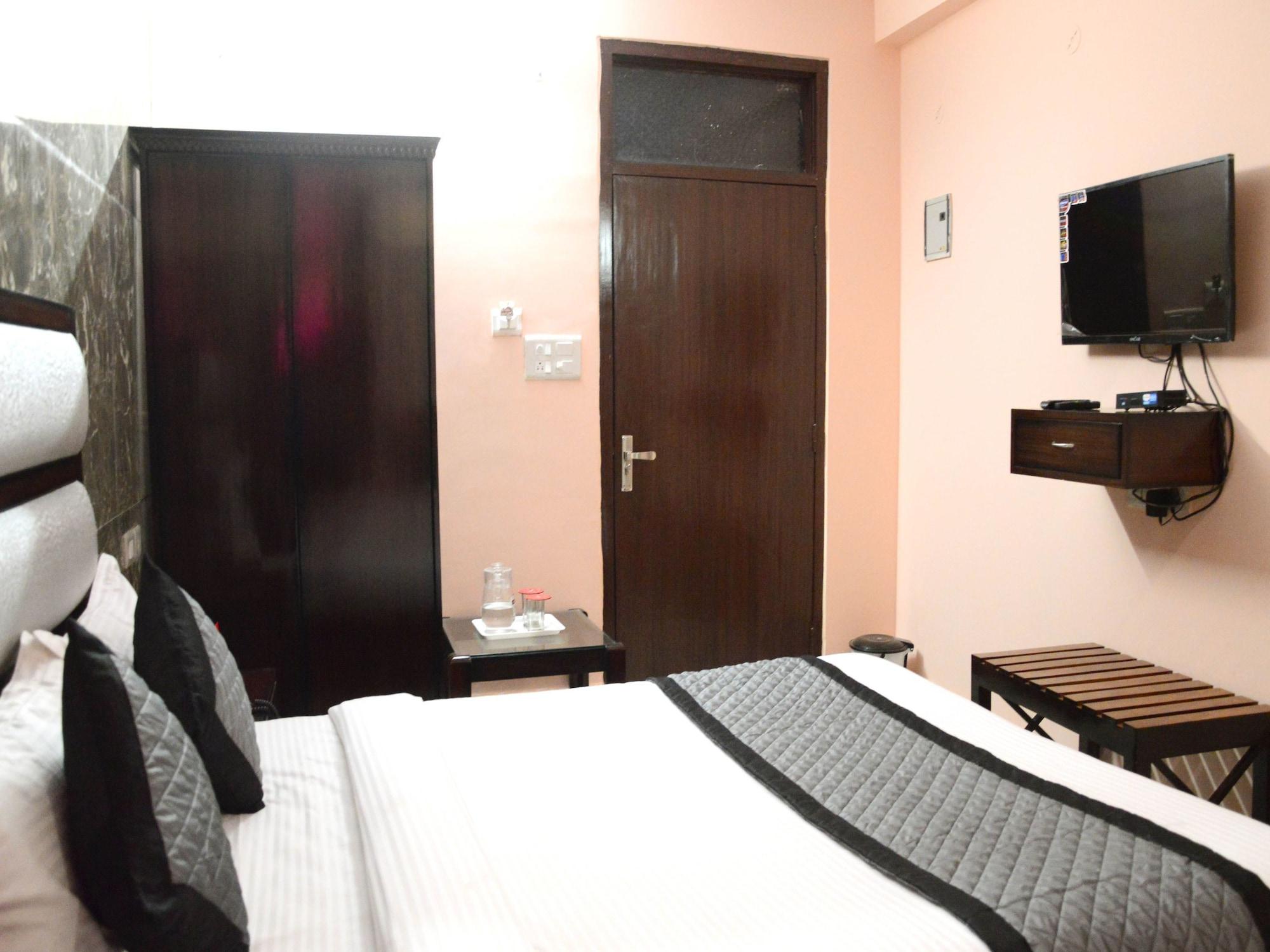 OYO 12849 Hotel Akshay