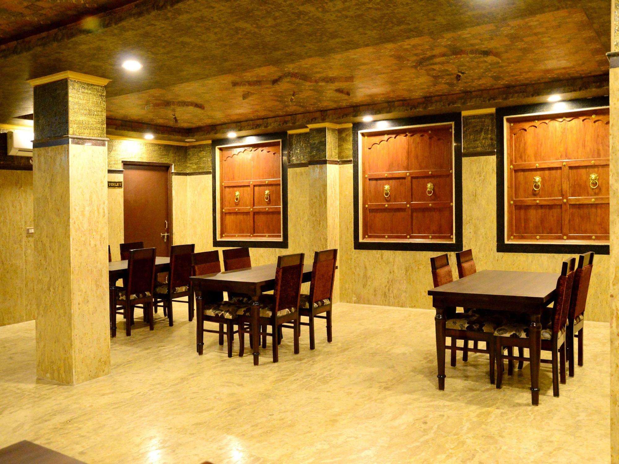 OYO 12849 Hotel Akshay