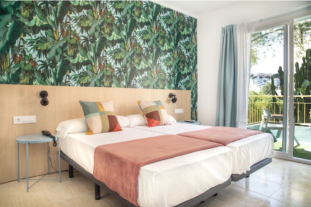 Hotel 4U Miranda - Adults Only, Spanien, Santa Ponsa. Großes 371