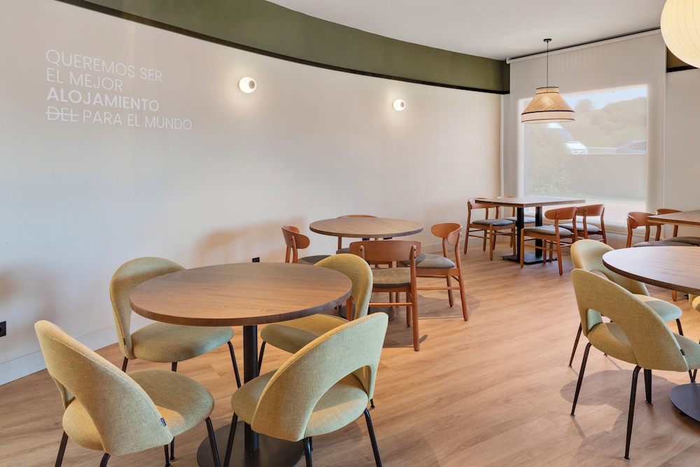 Hotel B&B HOTEL Barcelona Granollers, Spanien, Les Franqueses del Vallès. Großes 139