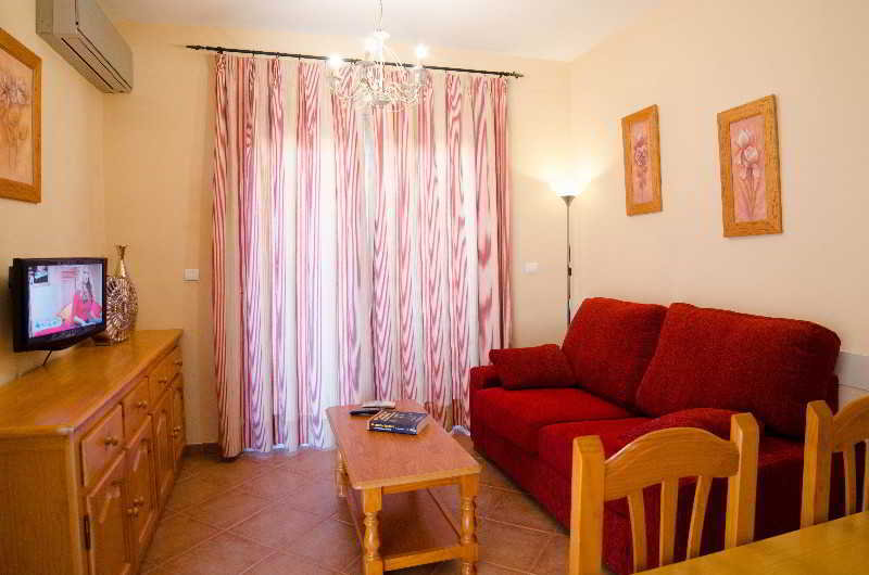 Apartamentos Leo Canela