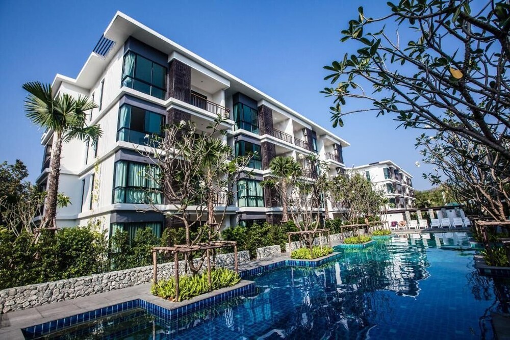 Title Rawai 2 bedrooms Apartment Pool View