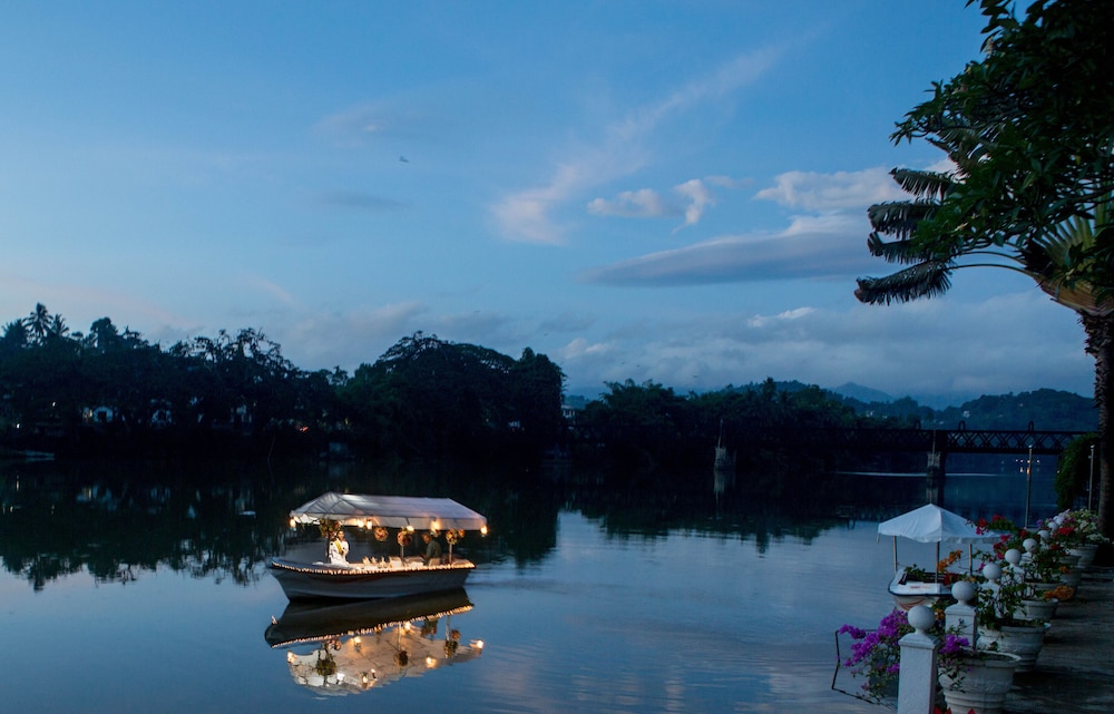 Hotel Mahaweli Reach Hotel, Sri Lanka, Kandy. Großes 193