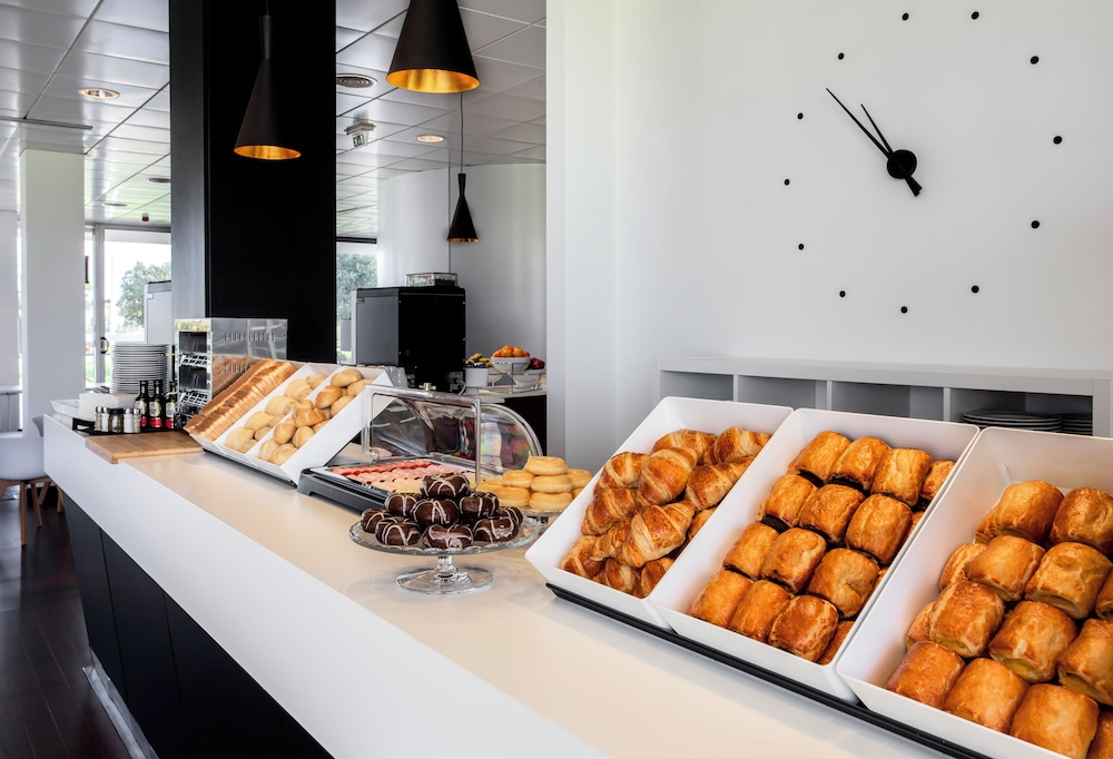 Hotel B&B HOTEL Cantanhede Coimbra, Portugal, Cantanhede. Großes 64