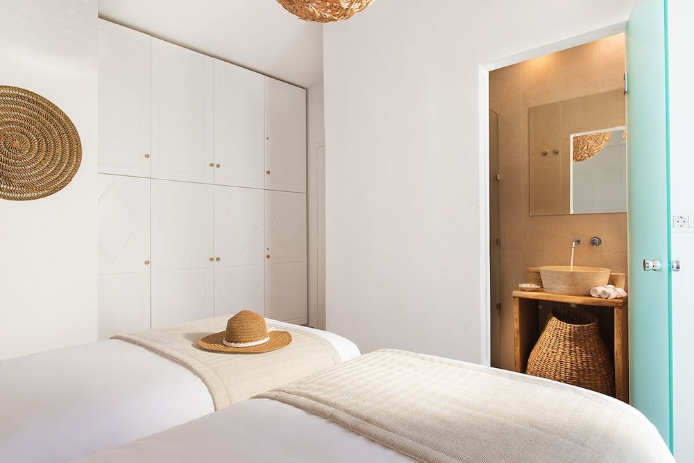 Delmar Apartments and Suites