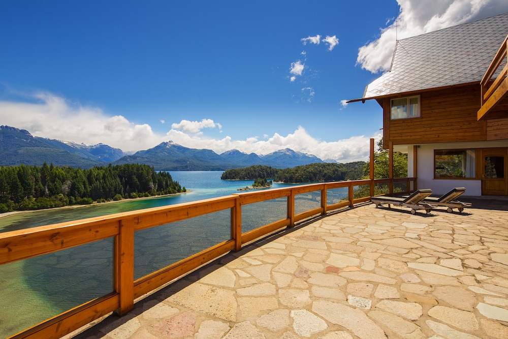 Isla Victoria Lodge