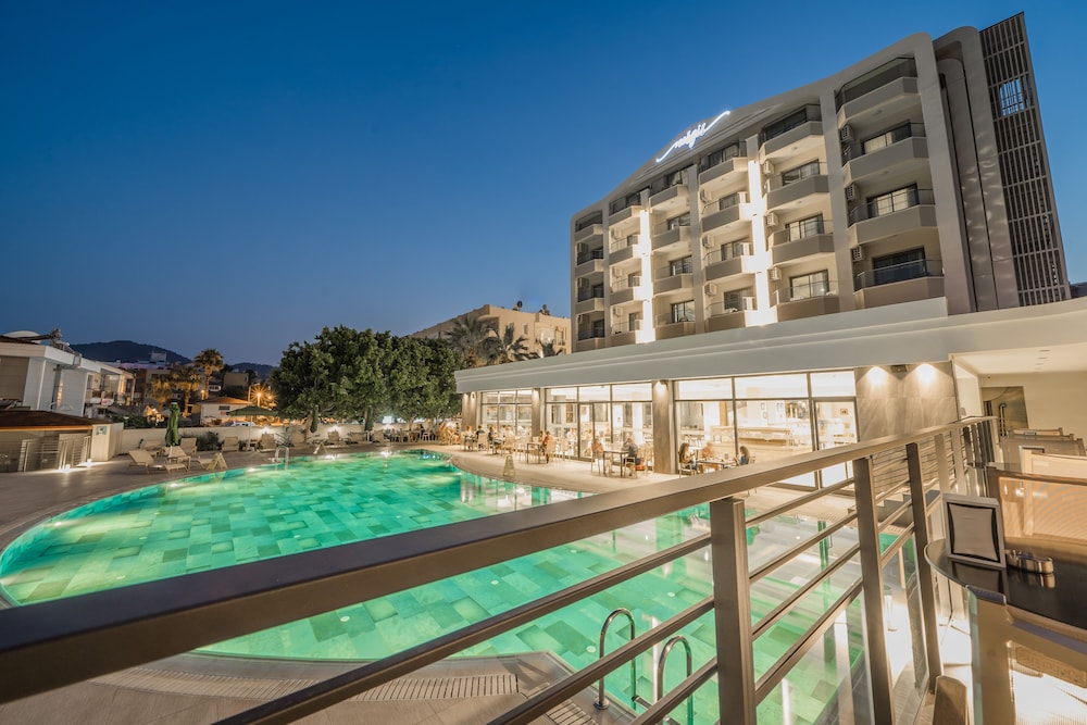 Premier Nergis Beach Hotel