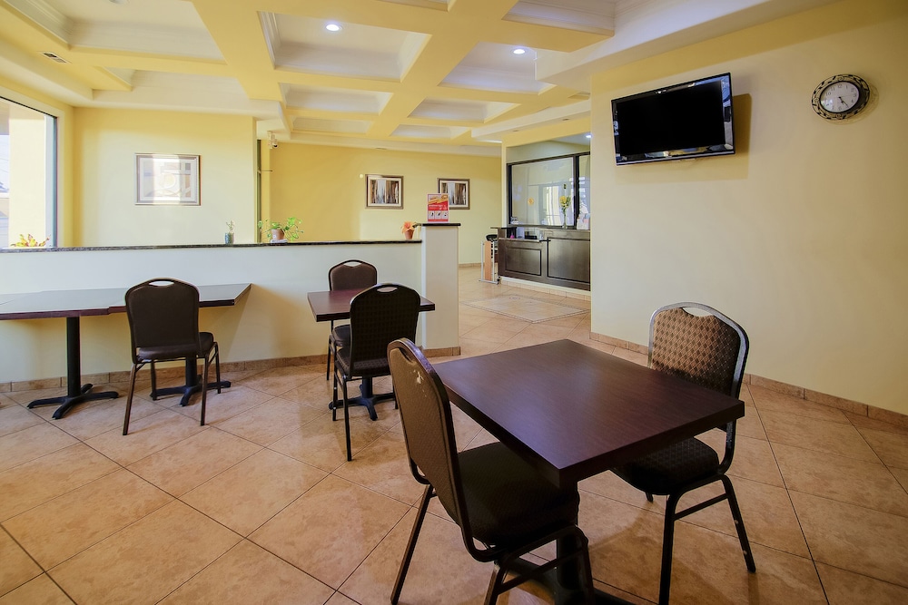 Hotel Cypress Inn & Suites Washington by OYO, USA, Chocowinity. Großes 282