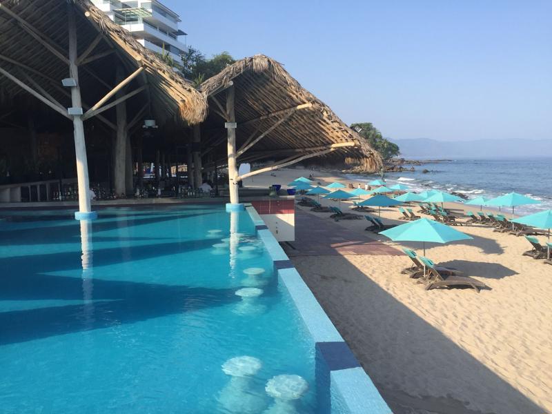 Almar Resort Luxury LGBT Beach Front Experience (π.χ. Almar Resort Luxury All Suites & Spa)