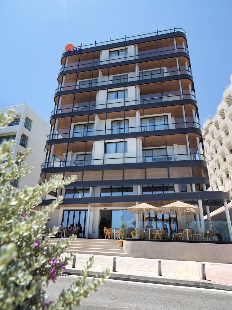 LIV Mackenzie Beach Suites