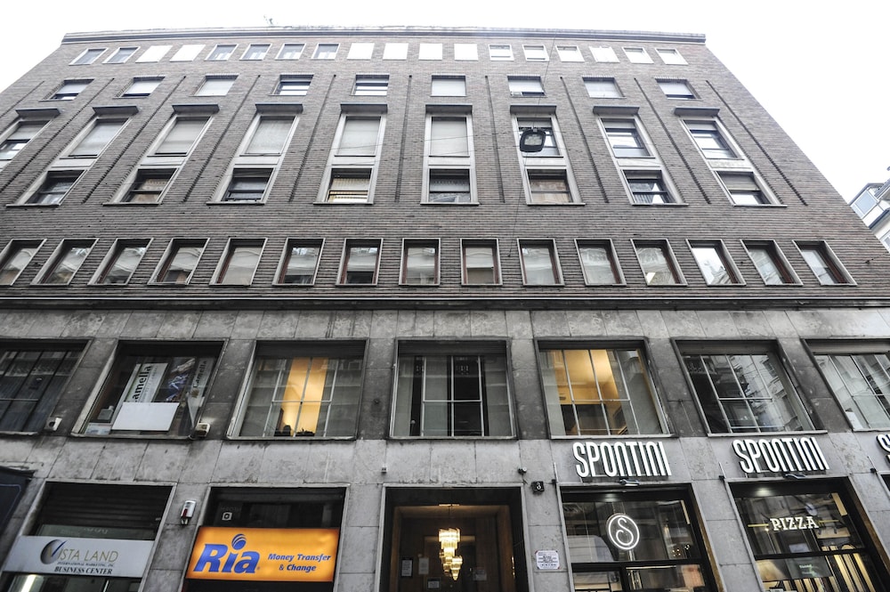 Milan Retreats Duomo