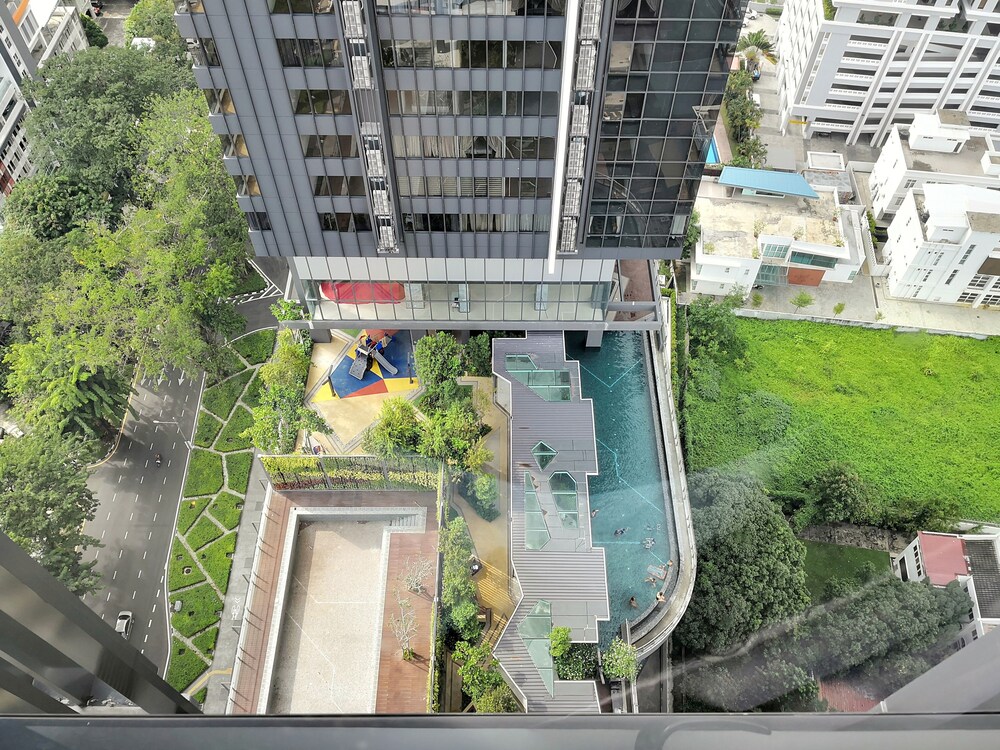 Tropicana 218 Macalister