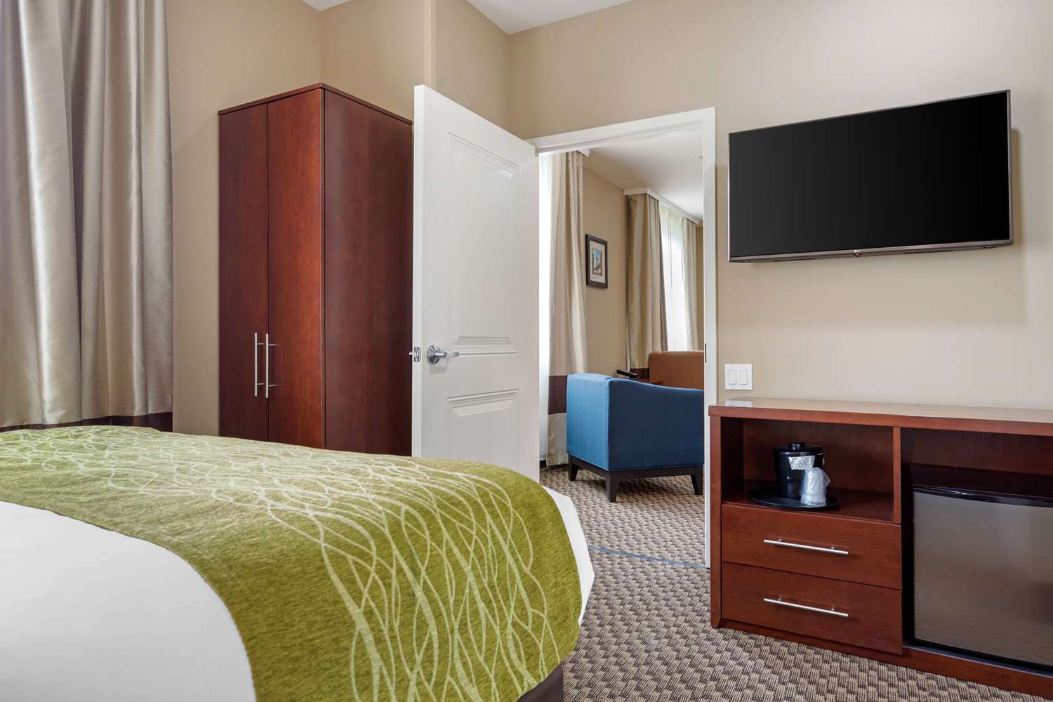 Comfort Inn and Suites near JFK Air Train