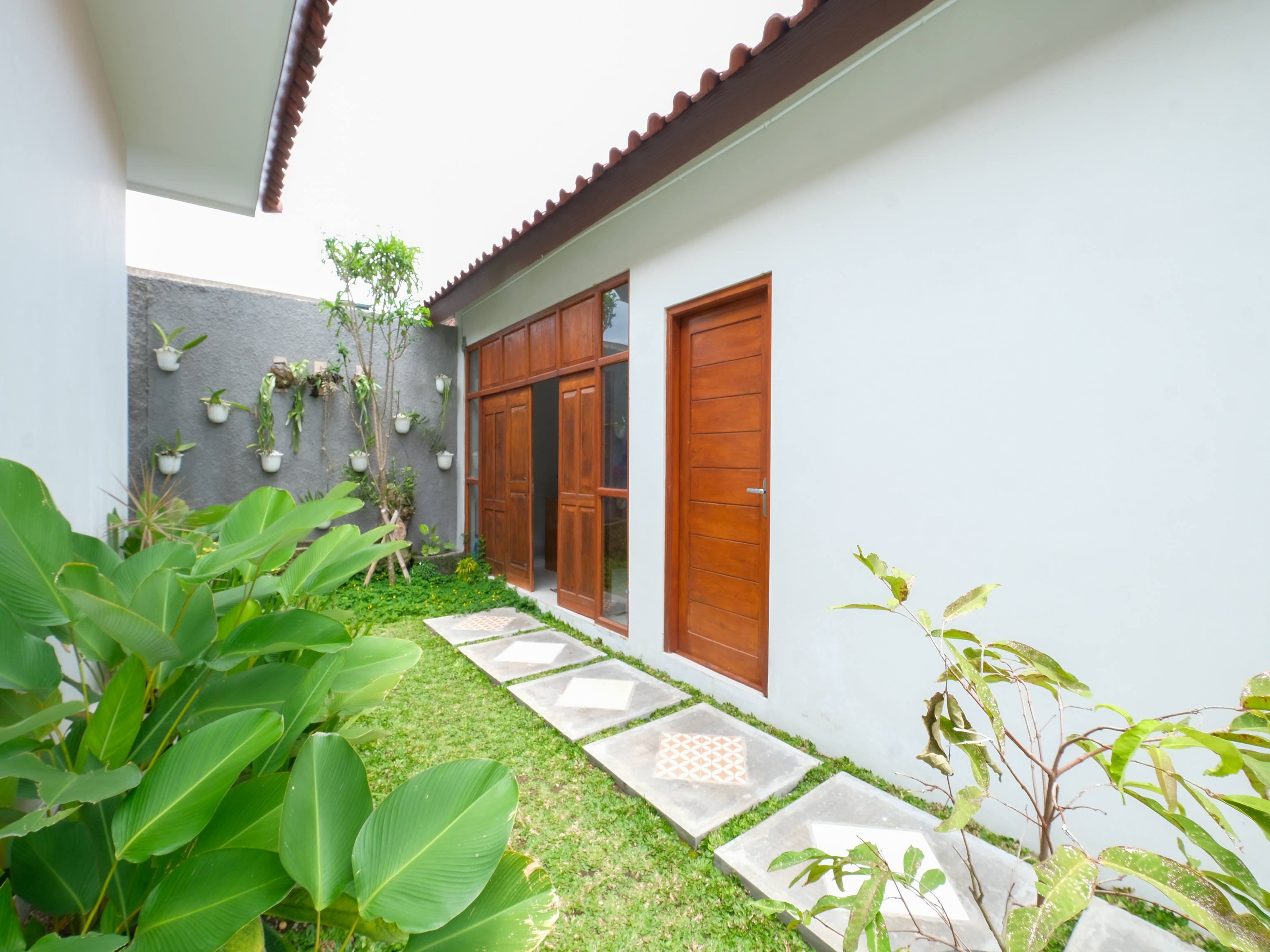 OYO 3906 Dalem Putu Sanjaya Syariah