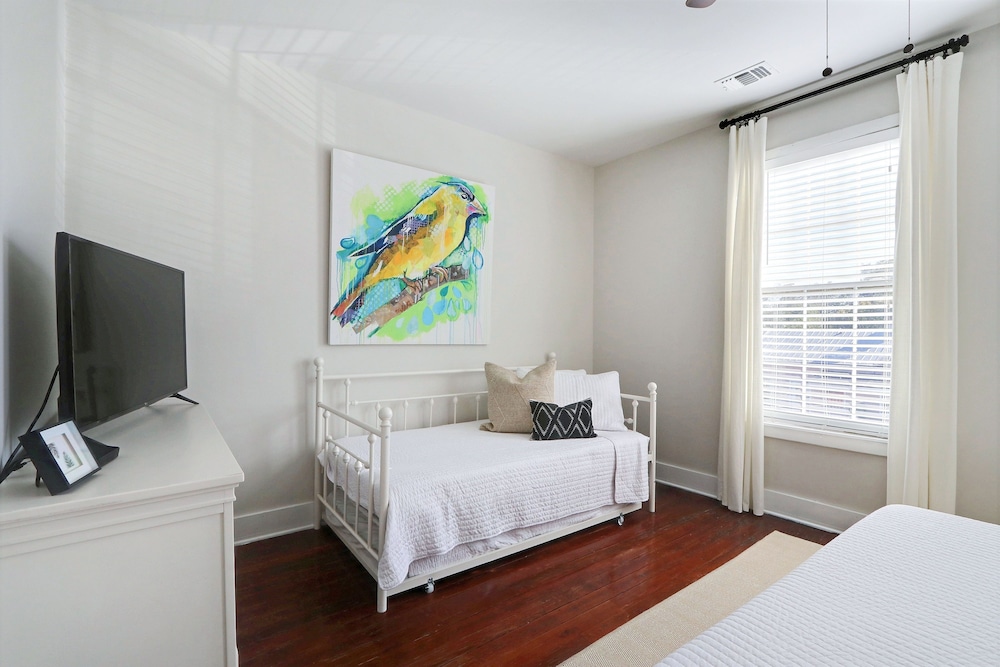 Gallery Stays - Amiri Pop