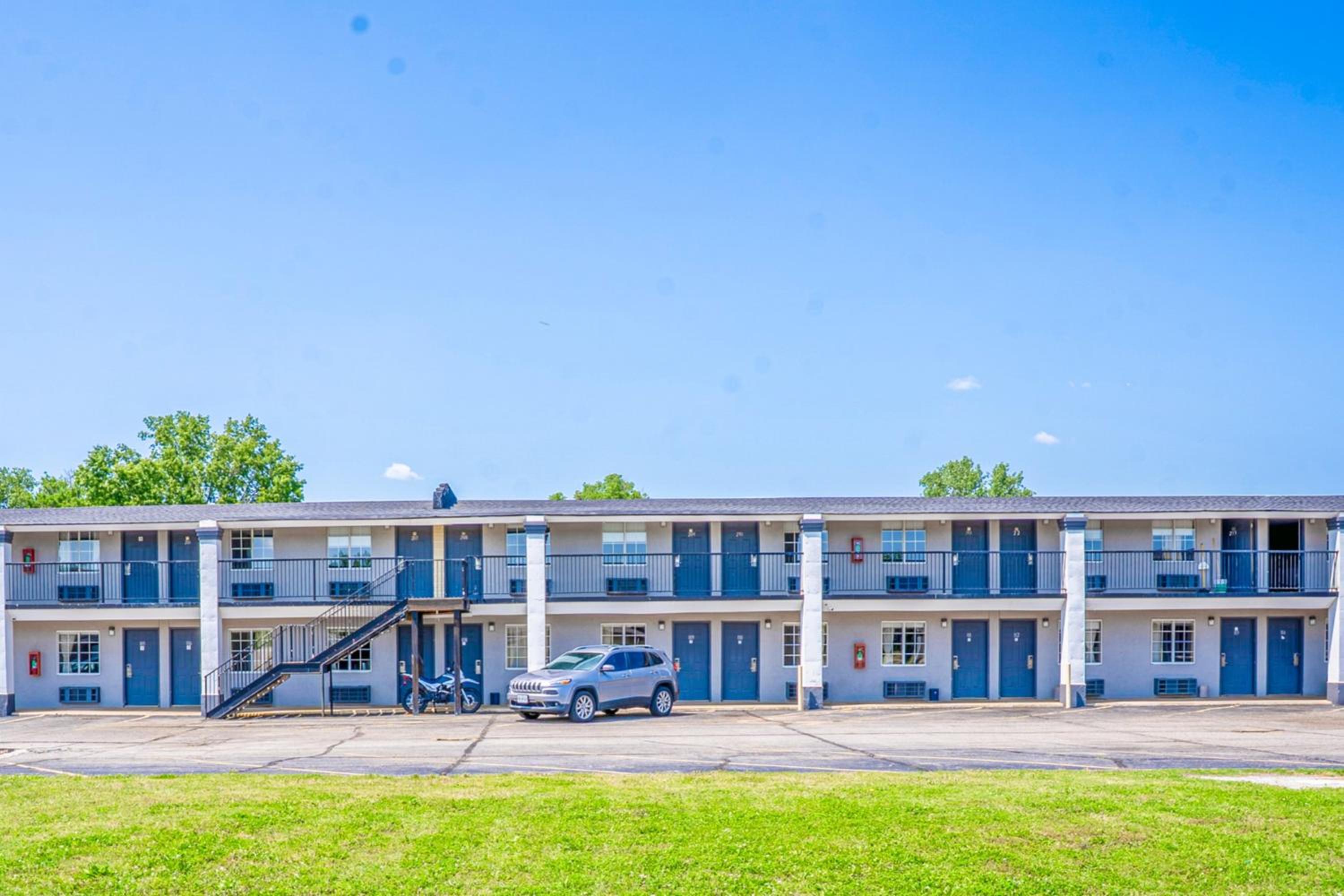 Deluxe Inn & Suites By OYO Miami OK