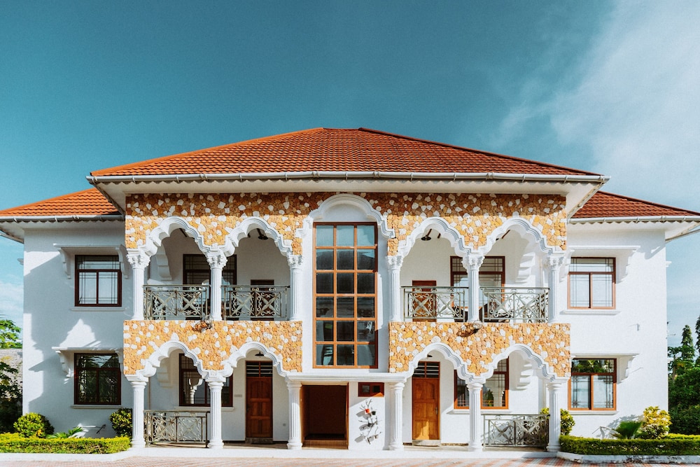 Sunny Palms Beach Bungalows