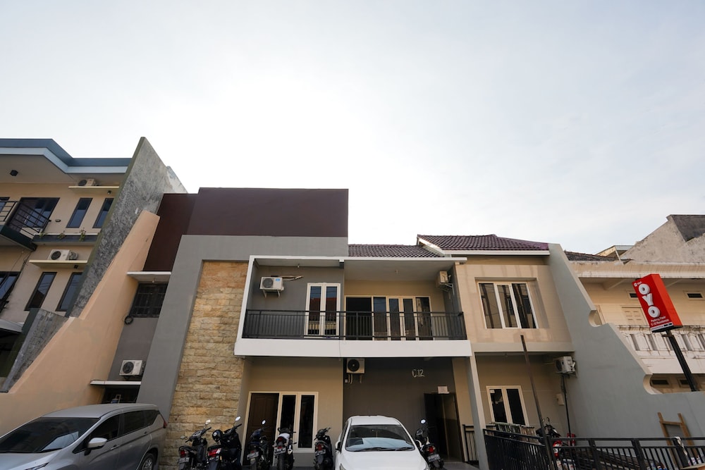 Hotel O Siwalankerto Near City Of Tomorrow Mall Formerly Padang Pasir C-12 Residence
