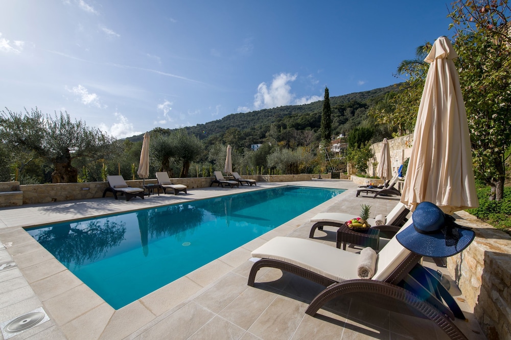 Serenity River Villa