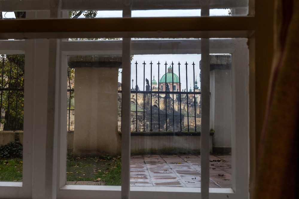 Charles Bridge Hostel & Apartments