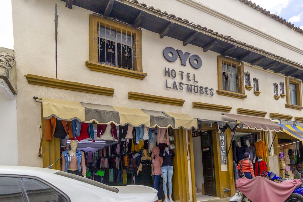 OYO Hotel Las Nubes,Mercado de Dulces y Artesanias Ambar
