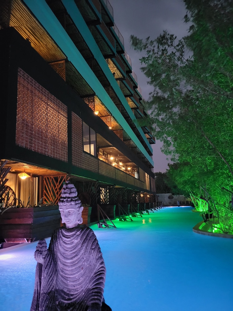 Akuazul Resorts Adults Only