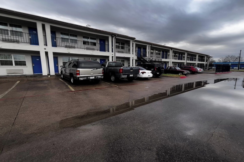 Deluxe Inn Motel By OYO Grand Prairie Interstate 30