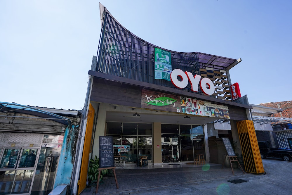 Hotel O Surabaya near Surabaya Town Square formerly Kupang Gunung Residence