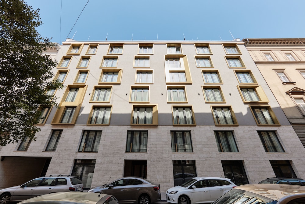 The Amberlyn Suite Hotel