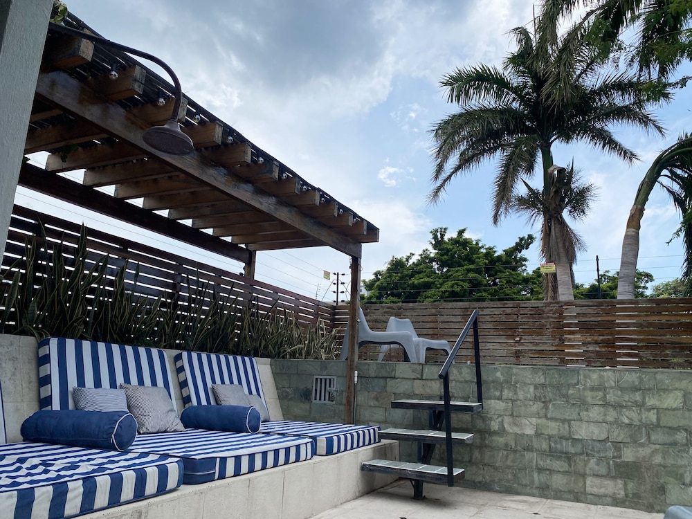 Casa Charlotte Alma Hotels