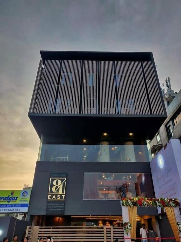 Little Mastiff, Moshi, Pune