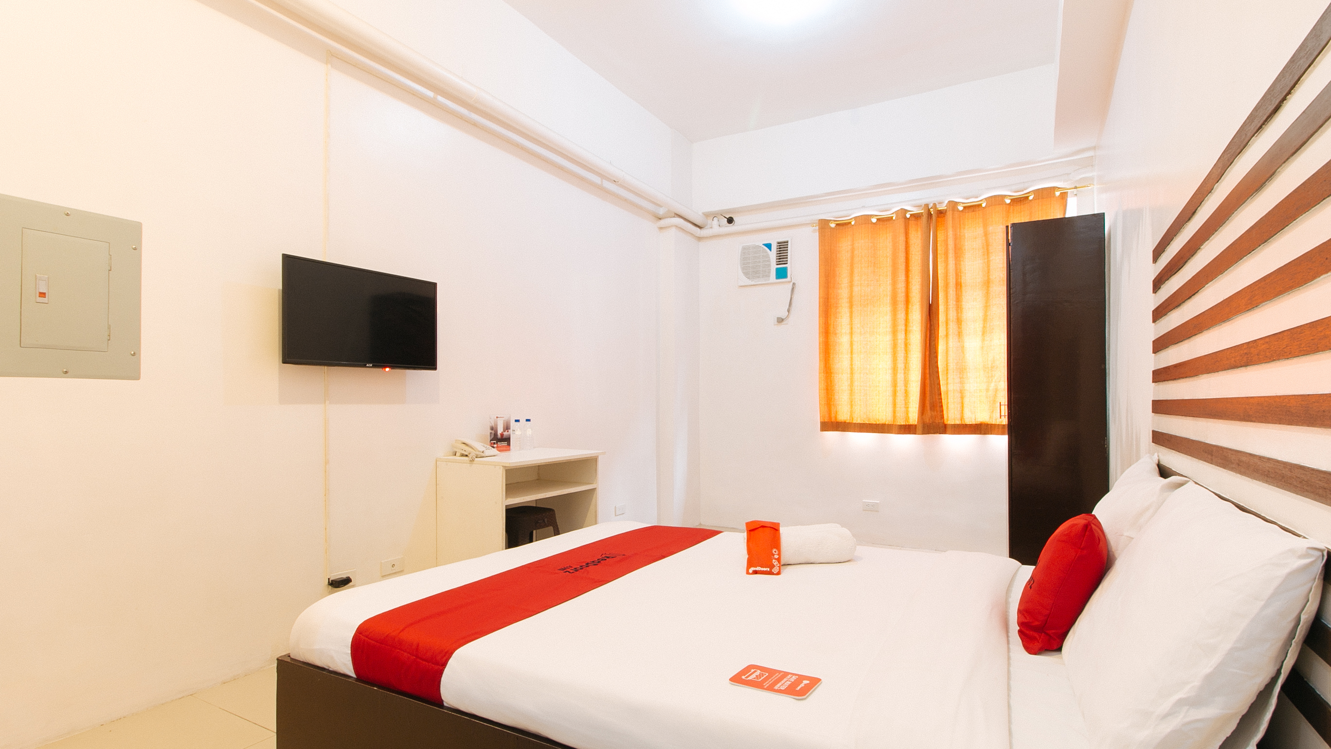 Reddoorz @ Jardin LRT Tayuman Manila