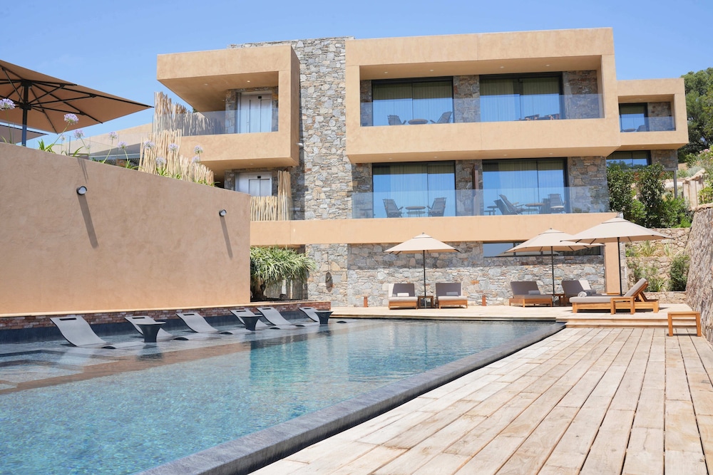 Les Regalia Hotel & Spa