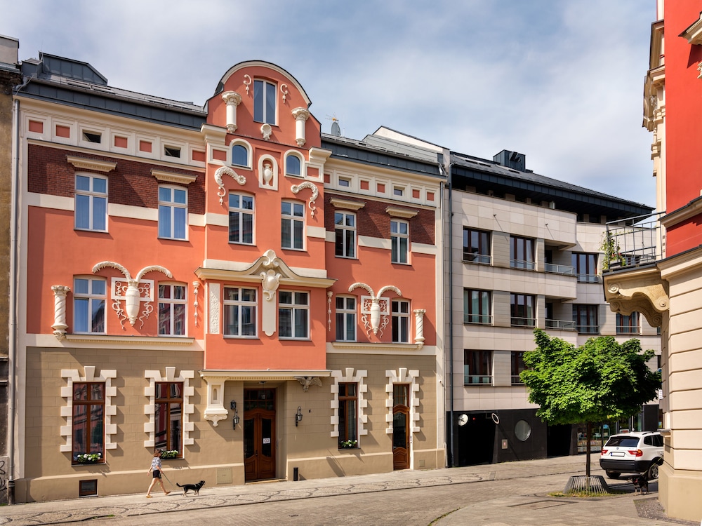 Hotel Golden Queen