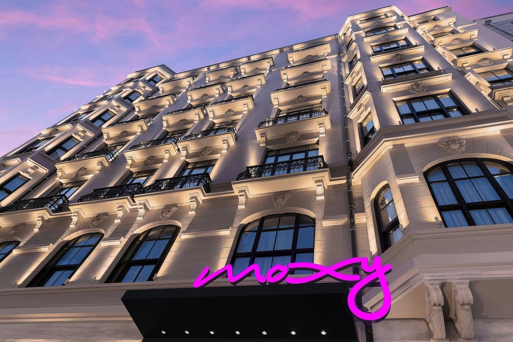 Moxy Istanbul Beyoglu
