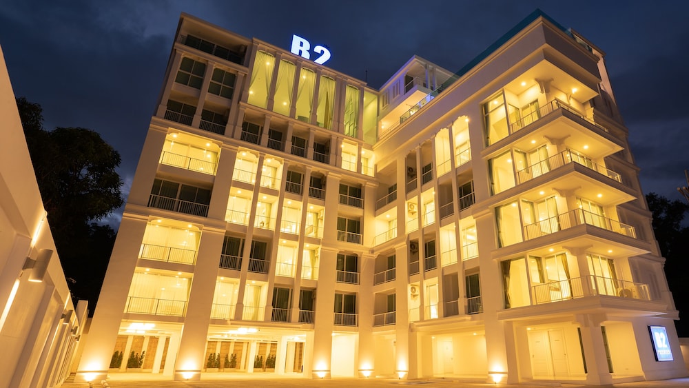 B2 Phuket Premier Hotel