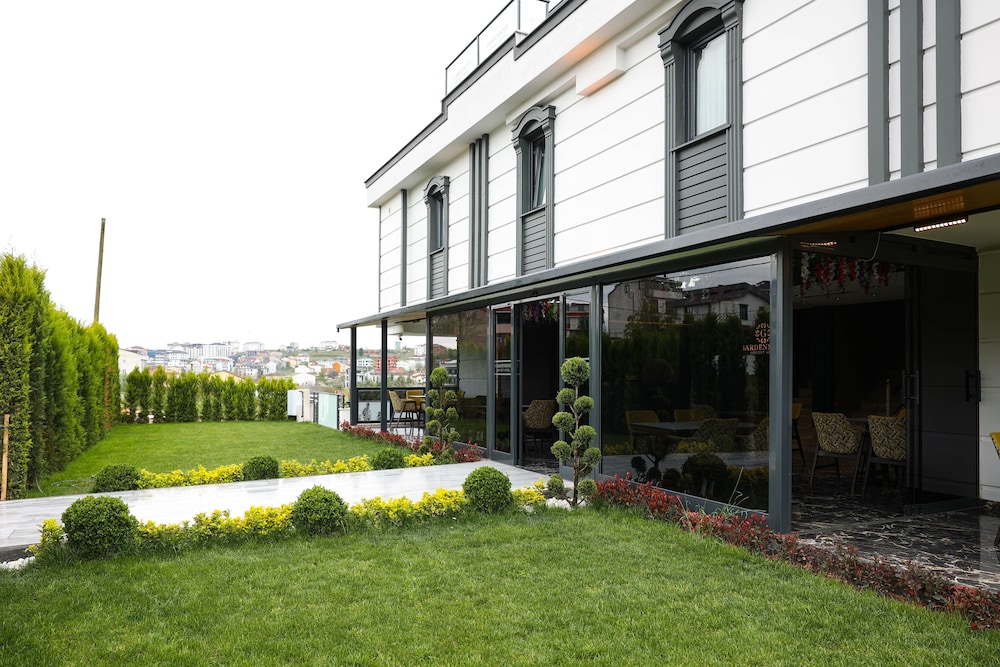 Garden Mode Airport Hotel