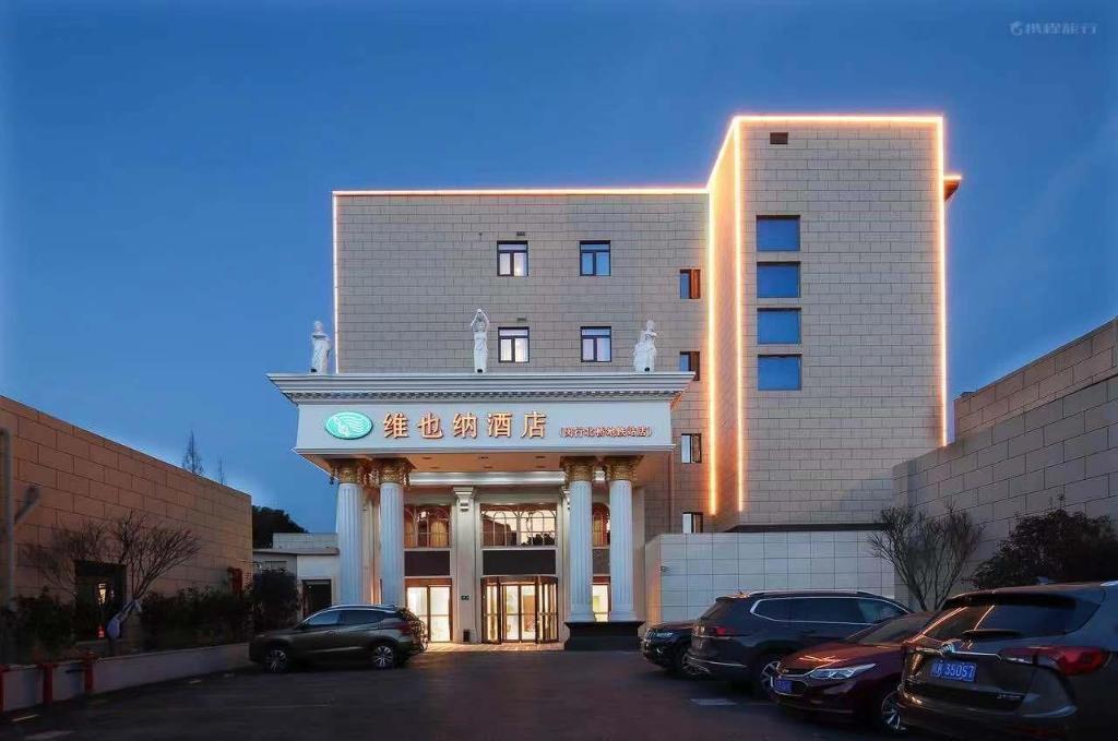 Vienna Hotel (Shanghai Beiqiao Metro Station)