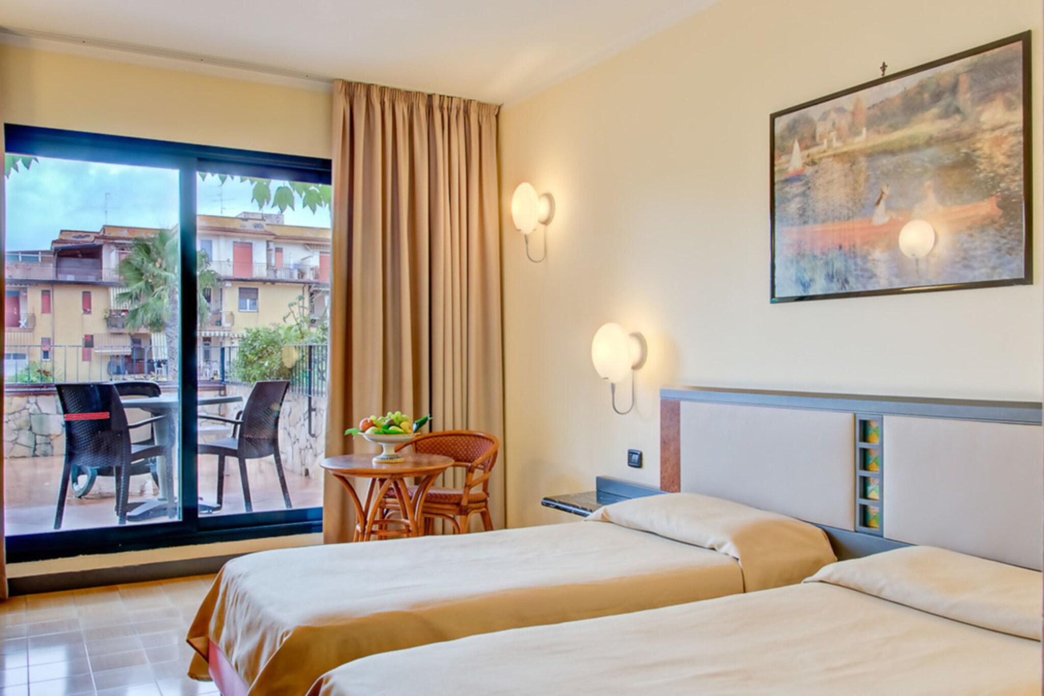 Hotel Hotel Caesar Palace, Italien, Giardini-Naxos. Großes 358